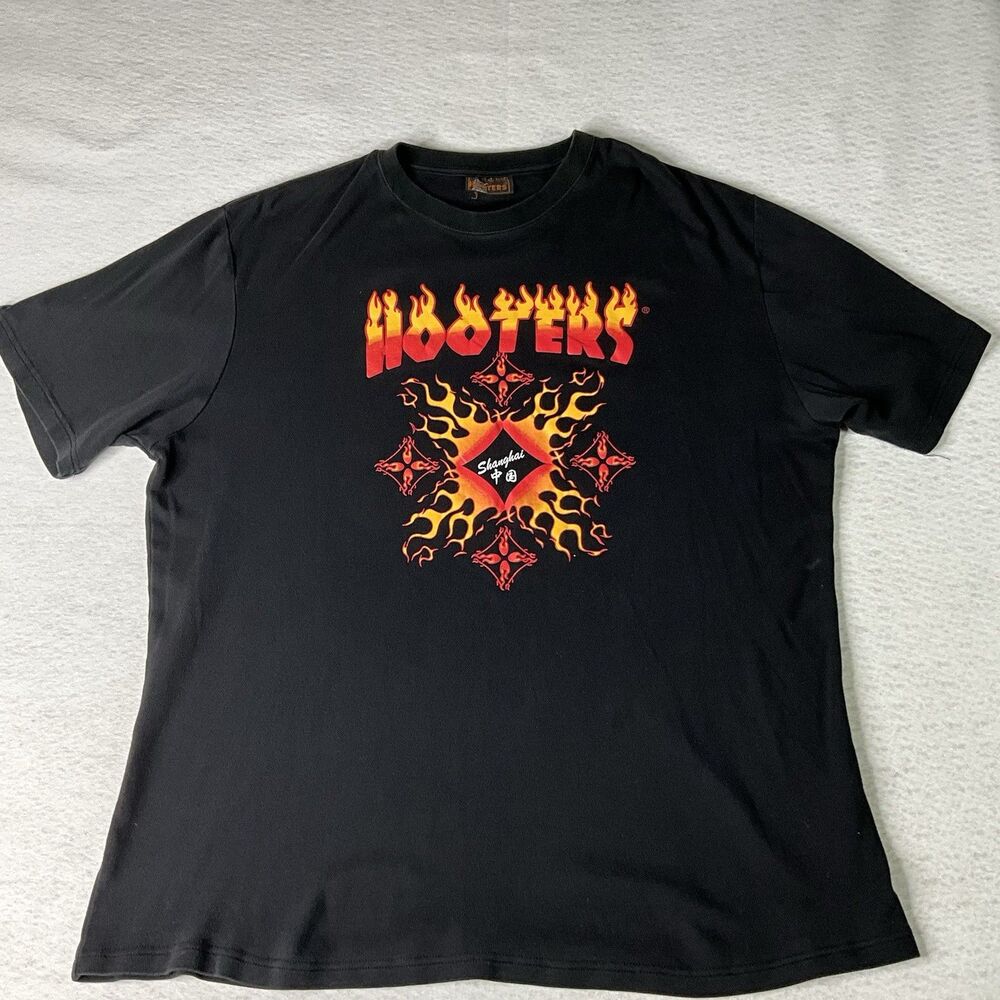 Hooters Shanghai Flames Graphic T-shirt Men XL Black Short Sleeve Y2K VTG